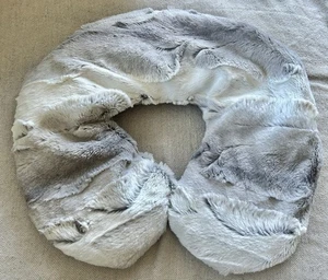 SONOMA LAVENDER Co. Silver Grey Faux Fur Neck Pillow Heatable/Chillable - VG - Picture 1 of 7