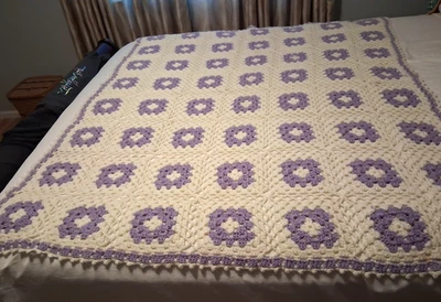 Manta afgana de ganchillo hecha a mano blanca lavanda aprox 59" x 49" Foto 1 de 4