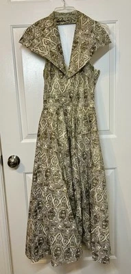 Винтажное платье 1950-х/60-х годов с ручной одеждой на топе с прилегающей посадкой и стилем нуждается в ремонте - Изображение 1 из 4