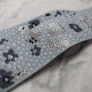 NWT Vera Bradley Wide ID Lanyard - Floating Ditsy Blue Pattern Shimmer - Picture 1 of 5