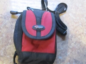 LOWEPRO RED/BLACK DIGITAL CAMERA BAG WITH STRAP USED - Picture 1 of 2