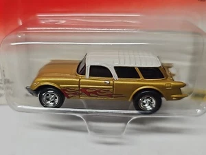 Johnny Lightning Thunder Wagons 1954 Corvette Nomad Station Wagon Crager dorado - Imagen 1 de 3