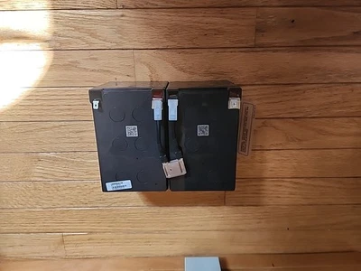 APC by Schneider Electric  RBC6 Replacement Battery Cartridge for UPS - Image 1 of 4