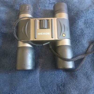 Meade BINOCULARS 16x32 188ft-1000yds / 62M-1000M W/ Case  - Image 1 of 4