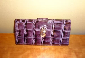 Vintage Women's Vera Pelle Purple Patent Embossed Leather Trifold Wallet - Picture 1 of 10
