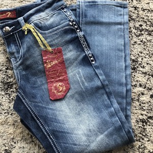 Seven7 | Jeans Levanta Cola y prendas femeninas