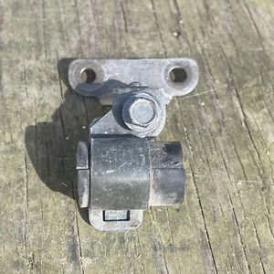 NISSAN HARDBODY 1986.5-97 PATHFINDER 87-95 OEM FIREWALL MOUNTED AC RETURN MOUNT - Picture 1 of 4