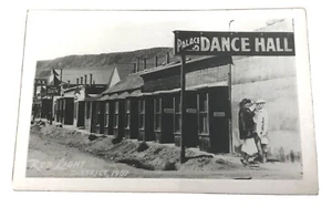 VTG RPPC: RED LIGHT DISTRICT; Great Image Of Hookup Outside Of PALACE DANCE HALL - Picture 1 of 3