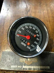 VELOCÍMETRO HARLEY-DAVIDSON MONTADO EN TANQUE PALA DOBLE GRANDE/EVO FXE FXR DYNA B7    - Imagen 1 de 12