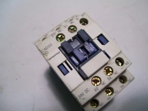 SCHNEIDER SQ SQUARE D CAD32BD 3NO/2NC CONTROL RELAY 10A/690V 24VDC COIL P3466 - Photo 1/6