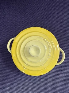 Le Creuset Mini Cocotte con Tapa - 8 OZ - Soleil - Nuevo con Etiquetas - Imagen 1 de 3