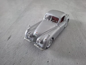 Jaguar XK 120, Coupe, 1949, silbermetallic, 1:18, Signature Models - Bild 1 von 14