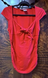 No Boundaries T-shirt Women Sz L Cherry Red Cap Sleeve Sweetheart Neck Ruched - Picture 1 of 9