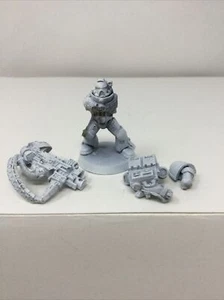 Warhammer 40K Space Marine with Heavy Bolter OOP b-12 used free shipping - Picture 1 of 1