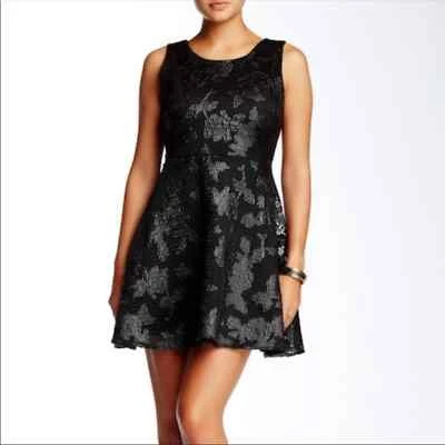 Vestido ajustado y acampanado de malla de alta costura Romeo & Juliet usado en excelente estado Foto 1 de 4