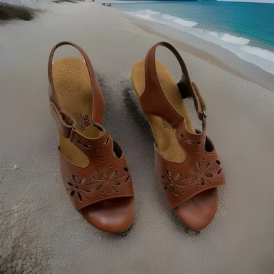 SAS 9w 2” Heel Chestnut Star Burst Open Toe Sandal Women’s(701) - Image 1 of 4