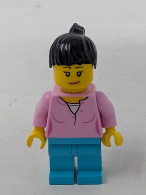 LEGO Legoland Park Female Mini Figure 40346 - Image 1 of 4