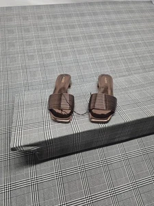 Women's Aldo Brown Metallic Slip On Sandals Size 7 - Picture 1 of 5