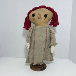 Primitive Raggedy Ann Puppe auf Ständer Stoffpuppe rote Haare Bauernhaus Country Unikat - Bild 1 von 6