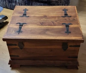 Truhe Kiste L 77 x B67 x H43  Deckentruhe Öffnung beidseitig Vintage - Bild 1 von 10