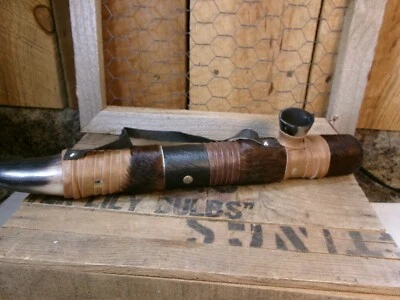 Piel de vaca ~ pipa de paz decorativa de cuerno pulido Foto 1 de 4