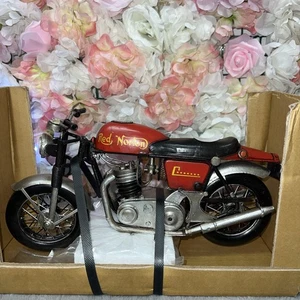 'VTD MOTO NORTON ROJA''  recuerdos coleccionables de Lesser & Pavel Ltd  - Imagen 1 de 10