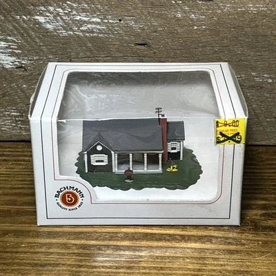 Bachman N Scale Railroad Buildings New England Ranch 45814 w/ Figures - Image 1 of 4