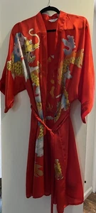 Kimono Chinese Red Silk With Dragons Self Belt Yisijun OSFA. Approx 43/44 length - Picture 1 of 17