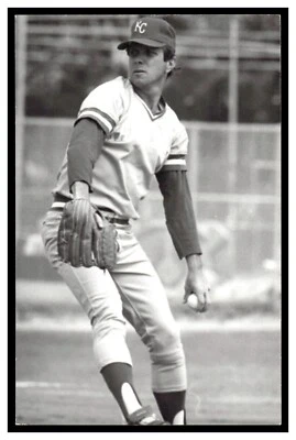 Larry Gura (1983) Kansas City Royals Vintage Baseball Postcard PCKR - Image 1 of 2