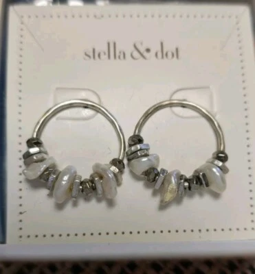 Stella & Dot RUMI HOOPS Earrings Freshwater Pearls Silver Beads Beautiful BNIB - Photo 1/4