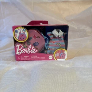Barbie Puppe Fashion Pack Deluxe Tasche mit Schuloutfit HJT44 Mattel - Bild 1 von 4