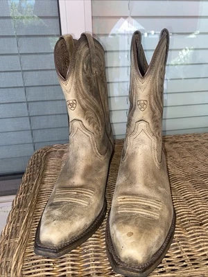 ARIAT Women’s Willow Western Pointed Toe Cowgirl Boots Size 7.5B.  10018606 - Image 1 of 4