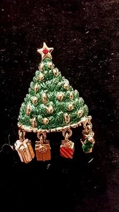 VINTAGE DANECRAFT DANGLE PRESENTS CHRISTMAS TREE SIGNED PIN FREE SHIPPING - Picture 1 of 3