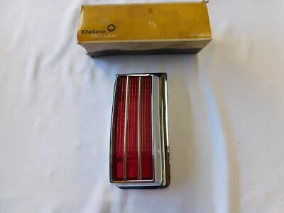 NOS OEM GM 1965 Oldsmobile Olds 98 lanterna traseira moldura porta guarnição + lente LH - Imagem 1 de 4