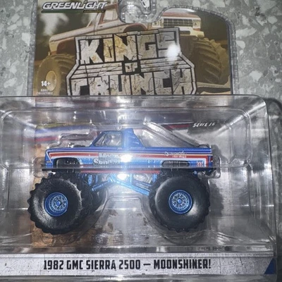 Chase Blue Chrome Kings of Crunch Series 16 1982 GMC Sierra 2500 Moonshiner 1:64 Foto 1 de 4