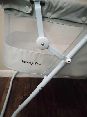 Cuna Dream on Me Karley gris con certificación JPMA Foto 1 de 3