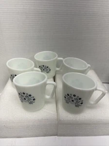 Lote de 5 tazas de té de café Pyrex Corning hechas en EE. UU. azulado floral blanco fondo - Imagen 1 de 5