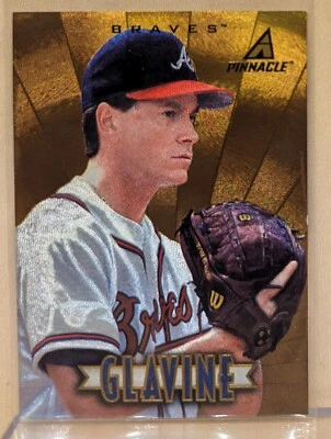 Nuevo Pinnacle Gold Museum Collection 154 1997 Tom Glavine Salón de la fama raro Dufex paralelo Foto 1 de 2