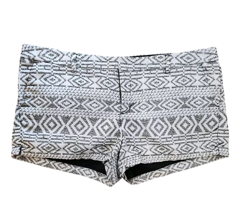 Merona Embroired Aztec Patterned Slit Pocket Short Size 16 In Black & White - Image 1 of 4