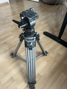 Konig KN-TRIPOD100 Heavy-Duty Tripod - Picture 1 of 5