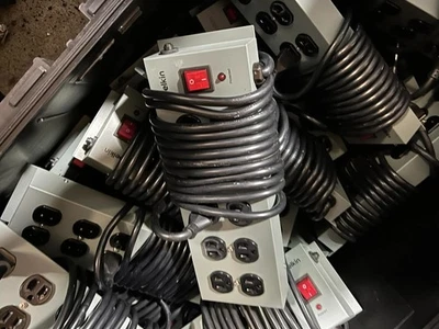 Funda protectora contra sobretensiones de metal Belkin Workshop de 10 salidas Foto 1 de 4