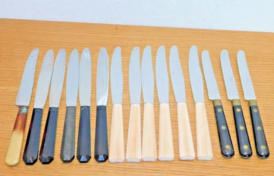 ORIGINAL 1970 vintage LOT 15 divers COUTEAU de table PRADEL inoxydable BAKELITE - Photo 1/4