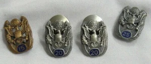KONVOLUT 4 DIENSTLÄNGEN ANSTECKNADELN US ARMY NAVY AIR FORCE MARINES 15 20 25 JAHRE - Bild 1 von 4