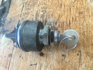 UNIVERSAL IGNITION SWICTH  WITH KEY WORKS GOOD LOW PRICE GIVEAWAY! - Bild 1 von 3