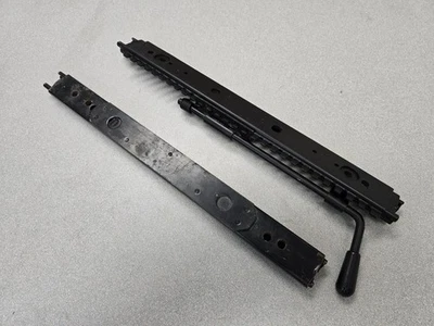 VERY NICE USED ORIGINAL PORSCHE 911 912E 930 DRIVER SEAT RAIL SET — 第 1/4 张图片
