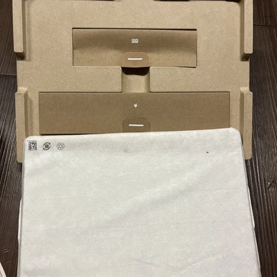 Microsoft Surface Pro 11, 2085, 16GB, 512GB SSSD WiFi - Copilot, WIN 11 PRO - Image 1 of 3