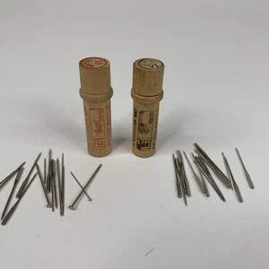 Estuche de tubo de costura de madera Needle Company marca Boye de colección cantidad 2 con agujas y pasadores - Imagen 1 de 8