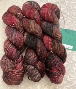 The Verdant Gryphon: Bugga! - Thistle Mantis - Wool/Mongolian Cashmere/nylon - Picture 1 of 5