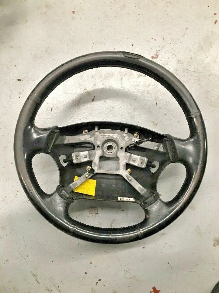2004-2006 Kia Amanti Steering Wheel 561113F000 OEM - Image 1 of 4