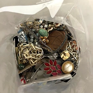 4 Pounds Vintage To Now Jewelry Lot Costume Earrings Necklace Chains Craft - Picture 1 of 4